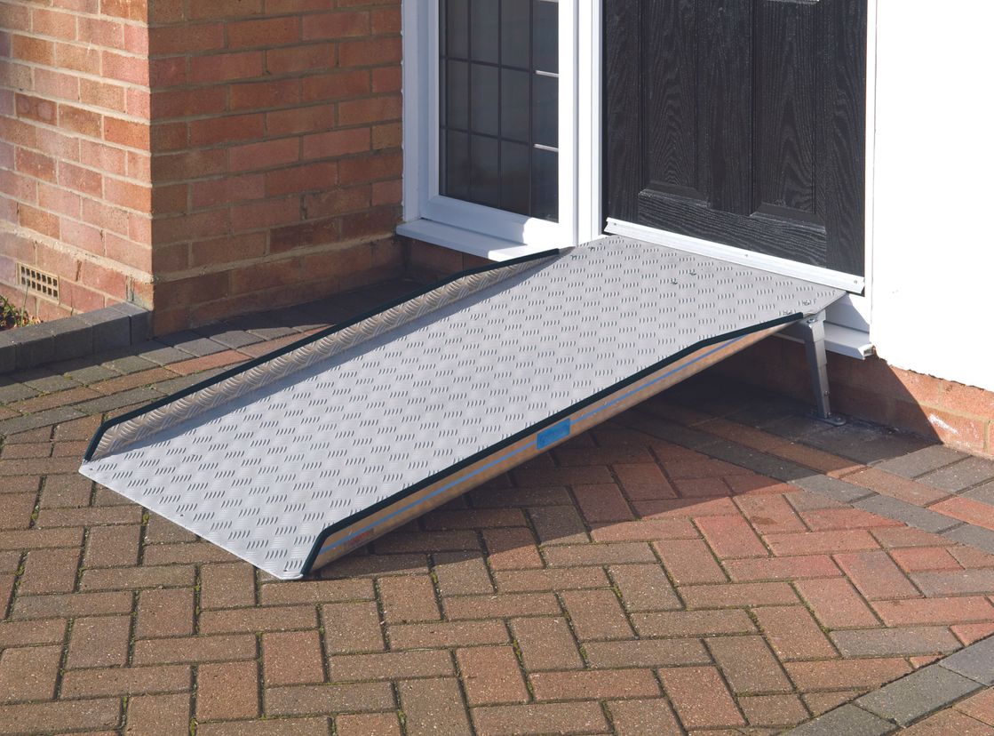 easily adjustable semi-permanent ramp